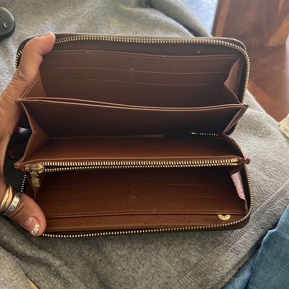 Louis Vuitton wallet - Picture 3 of 11